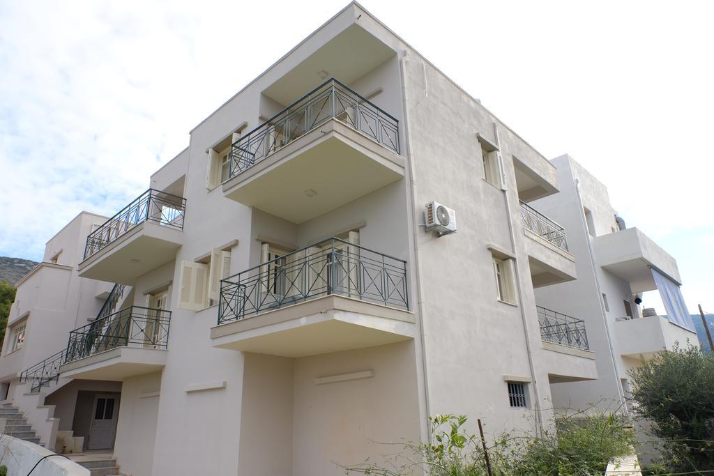 Dialinas Apartments Istro Exterior photo